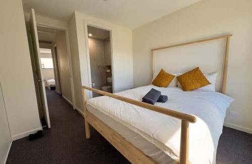 Dickson House | Warm 3beds Home with Yard and parking at Chinatown, CBD