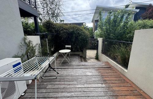 Dickson House | Warm 3beds Home with Yard and parking at Chinatown, CBD