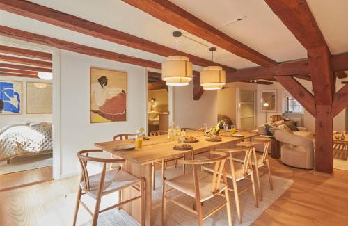 Copenhagen City Centre Apartment | Warm 3BR Loft with Exposed Beams