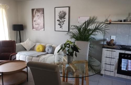 Kareeberg Apartment | Warm and relaxing