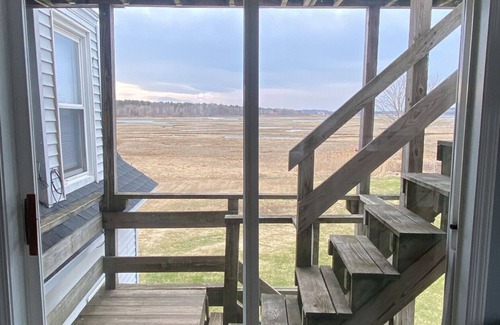 Pine Point Apartment | Warm Coastal Retreat: Your Maine Escape Awaits - 1 block from the beach!