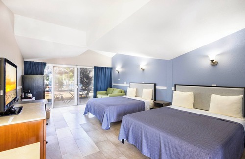 Warm Mineral Springs Hotel | Warm Mineral Springs Motel