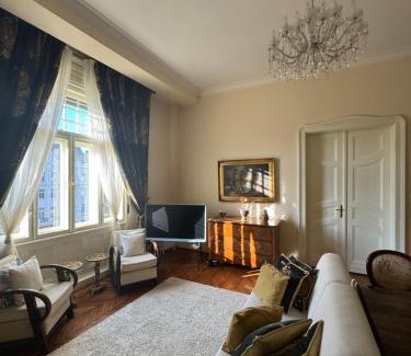 Old City Apartment | warm & peaceful apartment downtown