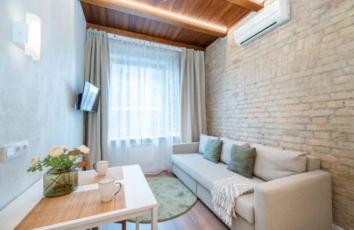 Business District Apartment | Warm studio in the heart of city