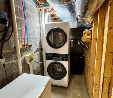 Butler House | Watauga Lake Retreat Cozy family cabin Sleeps 8