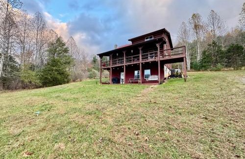 Butler House | Watauga Lake Retreat Cozy family cabin Sleeps 8