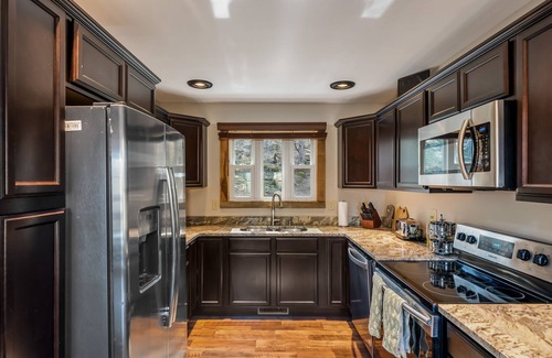 Butler Cabin | Watauga Lakeside Cabin - Decks, Ponds, Family & Pet Friendly Privacy