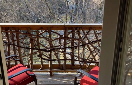 Butler Cabin | Watauga Lakeside Cabin - Decks, Ponds, Family & Pet Friendly Privacy