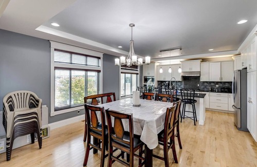 Ferndale House | WATER FRONT PROPERTY WITH PRIVATE BOAT DOCK