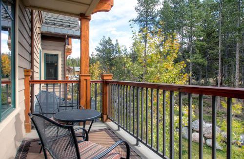 Peak 9 Apartment | Water House on Main Street