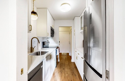 Eastport Condo | Water-view condo with rooftop pool & balcony - minutes from downtown