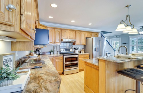 Deale House | Water-View Deale Home: Walk to Marina, Restaurants