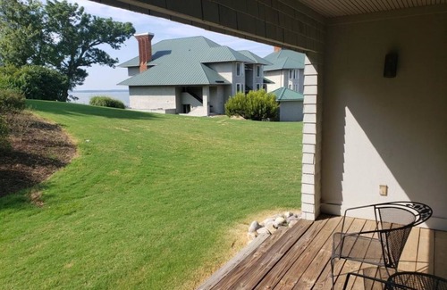 Kingsmill Condo | Water-view in Kingsmill, 10 minutes to Busch Gardens & Colonial Williamsburg!