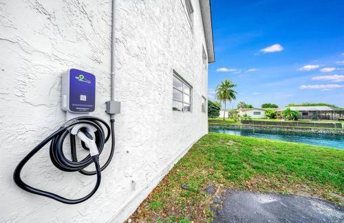 Survey Creek Apartment | Water View - King Bed - 1st Floor - Palm Wave Says