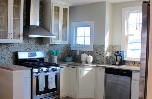 Jerusalem House | Water Views from Every Window! Walk to Salty Brine or Sand Hill Cove Beach!