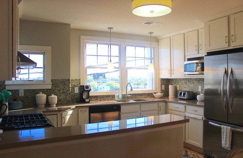 Jerusalem House | Water Views from Every Window! Walk to Salty Brine or Sand Hill Cove Beach!