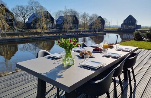 Balk House | Water Villa in Balk by Frisian Lakes