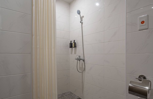 Zuoying District Hotel | Water Woods Inn