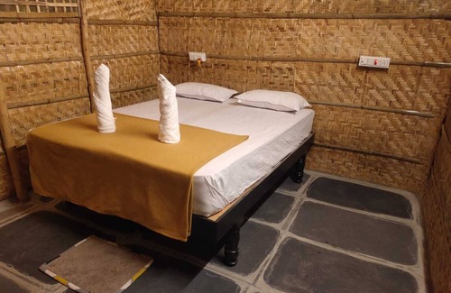 Sanapur Hotel | Waterfall Guesthouse