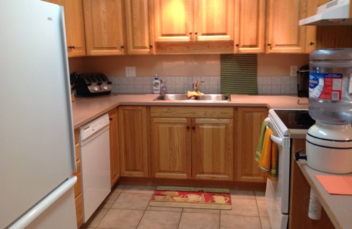 Okanagan-Similkameen Condo | Waterfront Luxury Condo With 3 Bedrooms And Pool