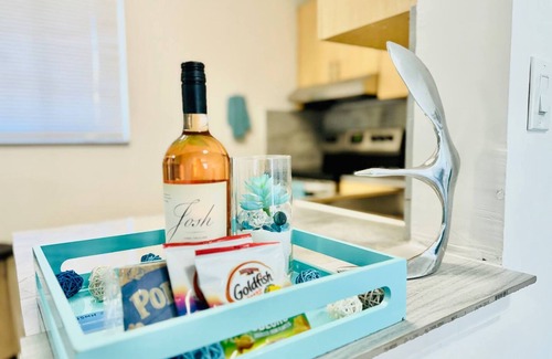 Eastern Shores Apartment | Waterfront 1BR Parking Walk to the Beach