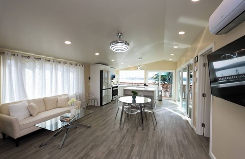 Old Town House | Waterfront 3bed and 2bath home with panoramic ocean views in Bodega Bay, CA