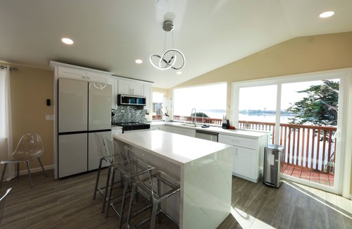 Old Town House | Waterfront 3bed and 2bath home with panoramic ocean views in Bodega Bay, CA