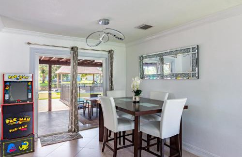 Miami Gardens House | Waterfront 3BR with Pool Tiki Hut & Mini Golf