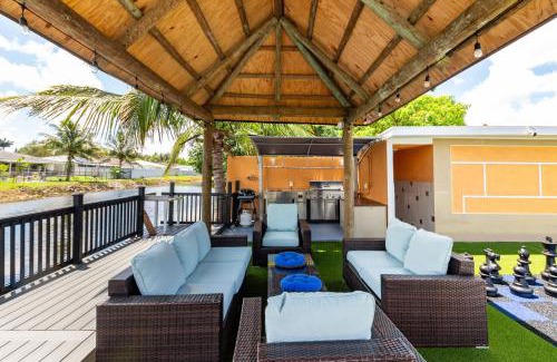 Miami Gardens House | Waterfront 3BR with Pool Tiki Hut & Mini Golf