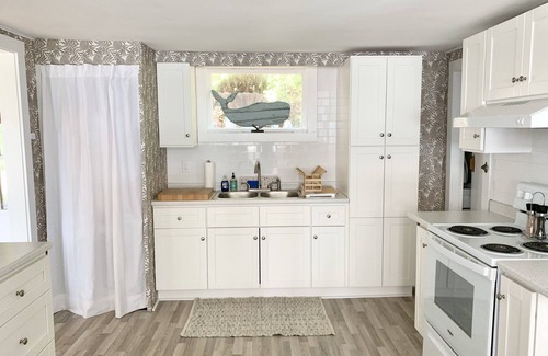Portsmouth Cottage | Waterfront Beach House