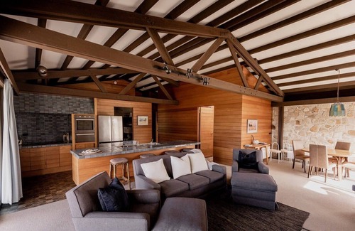 Glamorgan-spring Bay Council House | Waterfront Boltons Beach Cottages - room for 8