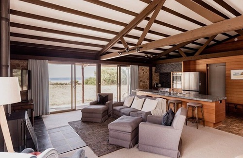 Glamorgan-spring Bay Council House | Waterfront Boltons Beach Cottages - room for 8