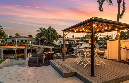 South New River Isles House | Waterfront Bungalow Heated Pool Pineapple Key