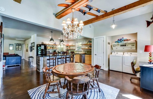 Marble Falls House | WATERFRONT CABIN Lake LBJ Cove, Fish/Float!, Fenced Yard PETS OK, Panoramic View