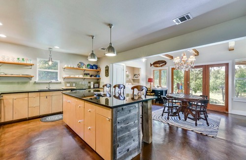 Marble Falls House | WATERFRONT CABIN Lake LBJ Cove, Fish/Float!, Fenced Yard PETS OK, Panoramic View