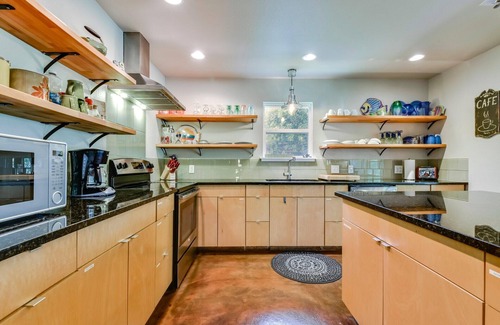 Marble Falls House | WATERFRONT CABIN Lake LBJ Cove, Fish/Float!, Fenced Yard PETS OK, Panoramic View