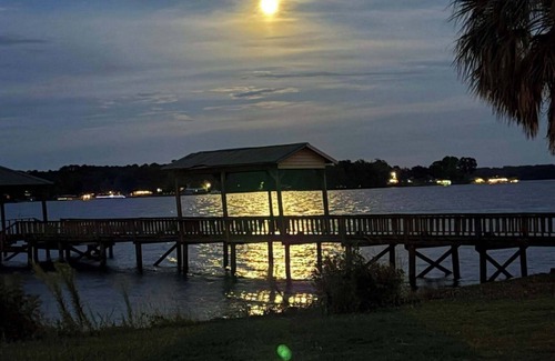 Negreet Cabin | Waterfront Cabin on Toledo Bend Lake - minutes from the water.