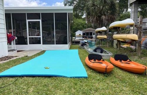 Weeki Wachee Gardens House | Waterfront-ClearKayak-Paddle Boards-BBQ-Beach Gear