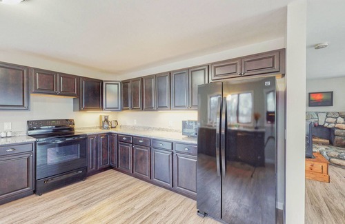 Manset House | Waterfront cottage with large deck- amazing harbor views w/studio add on option