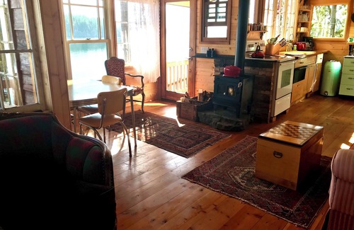 Grapeview Cabin | Waterfront Cottage, The Captains Cabin is a romantic, remote spot in the PNW.