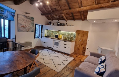 Barcaggio House | Waterfront fisherman's cottage