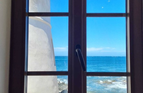Barcaggio House | Waterfront fisherman's cottage