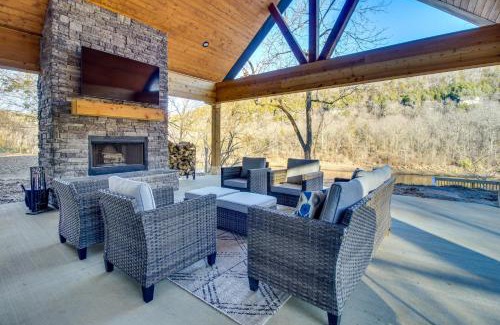 Flippin House | Waterfront Flippin Retreat with White River Access!