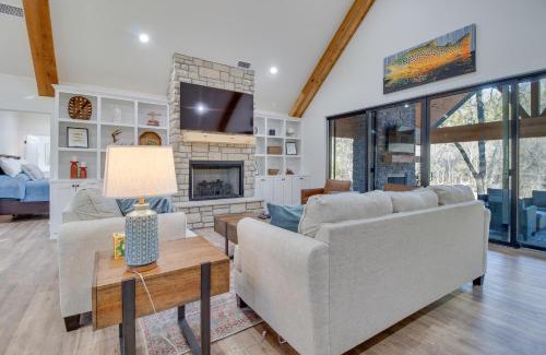 Flippin House | Waterfront Flippin Retreat with White River Access!