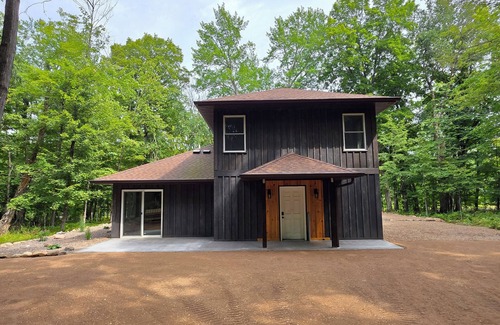 Winter House | Waterfront home on Chippewa RivernNewly constructed. Sleeps 4, accom. up to 6