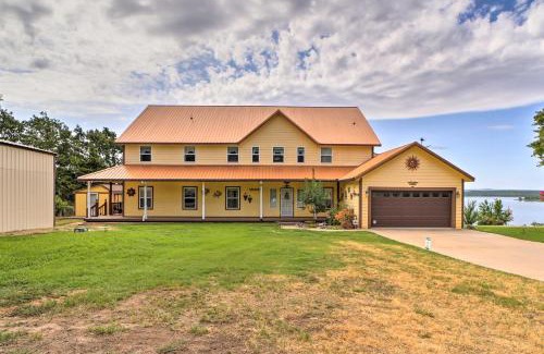 Longtown House | Waterfront Lake Eufaula Home Multi-Level Balcony