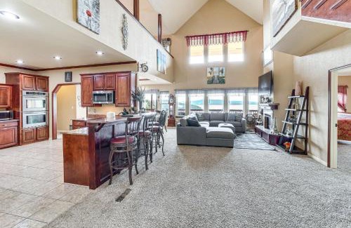 Longtown House | Waterfront Lake Eufaula Home Multi-Level Balcony