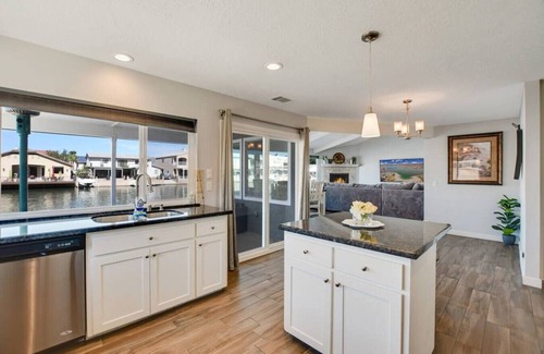 Spring Valley Lake House | Waterfront Lake House