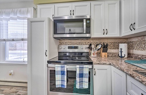 Lakeview Cottage | Waterfront Lakeview Cottage w/Dock & Lift!