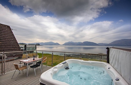 Kentallen Cottage | Waterfront Lodge 6 with Hot Tub